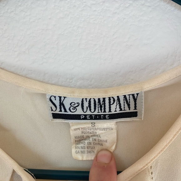 Vintage cream blouse with tie in front - Picture 2 of 3